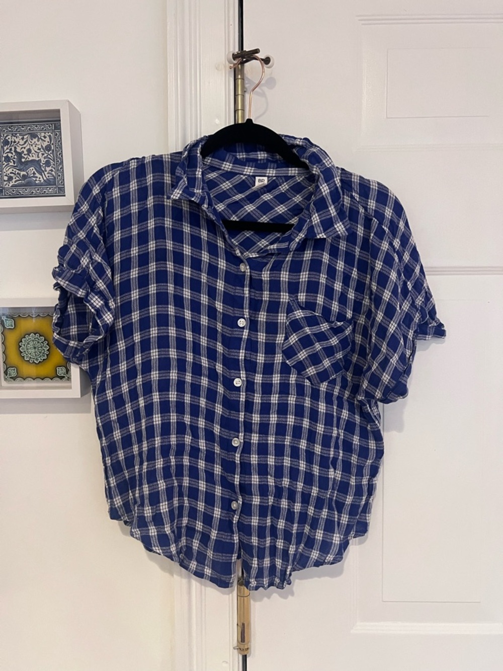 Blue and White Plaid Short-Sleeve Button-Up Shirt M